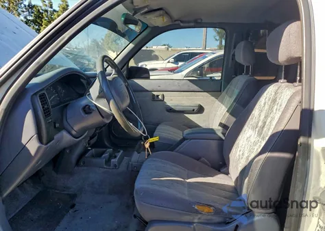 1998 Toyota Tacoma Xtracab z USA, uszkodzony, nr VIN 4TAVL52N7WZ149380